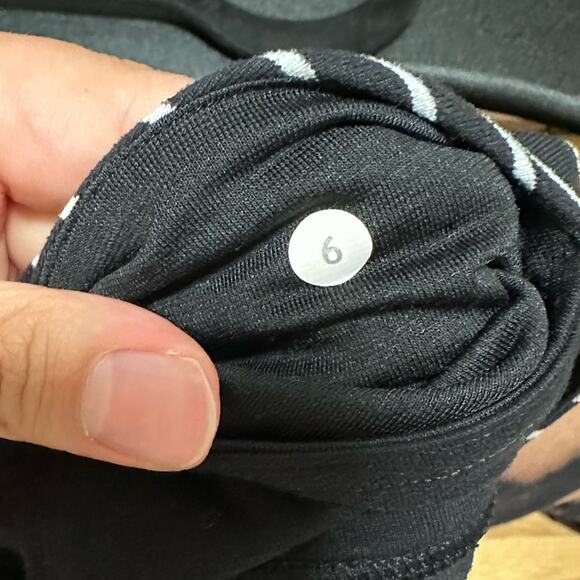 Lululemon Wunder Under Reversible Crop Pants Size 6 - Picture 5 of 5